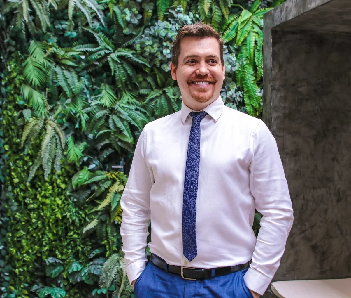 Dr. Nivio Moreira - Especialista em Rejuvenescimento Facial